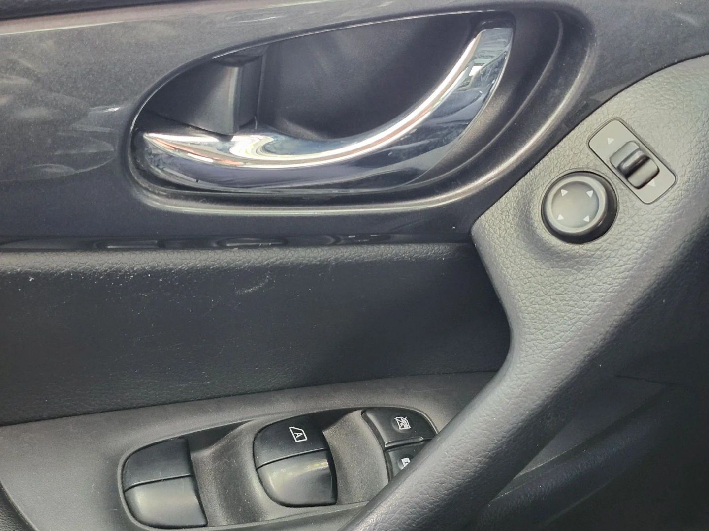 Photo 25 of this Nissan Rogue