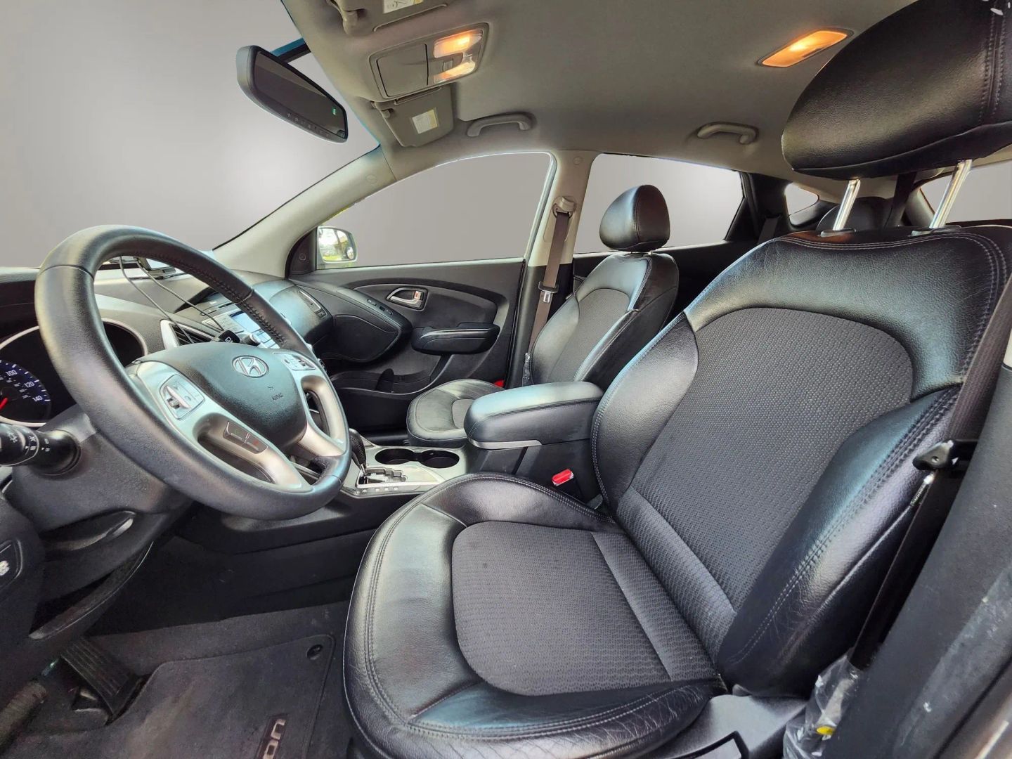 Photo 11 of this Hyundai Tucson