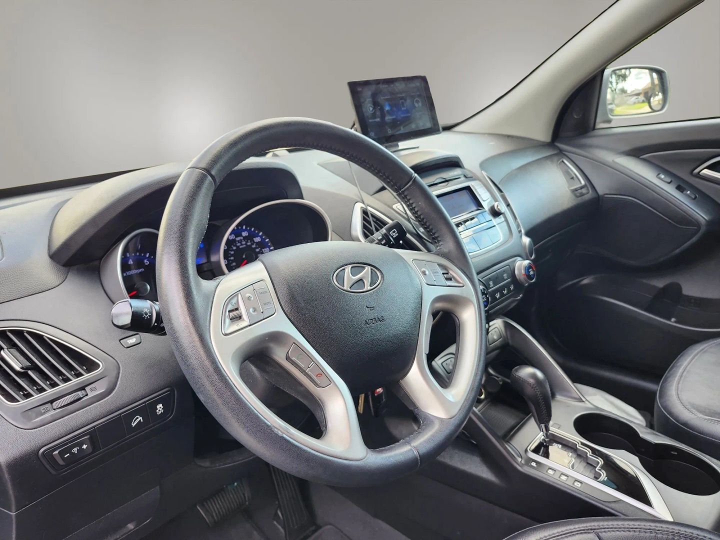 Photo 12 of this Hyundai Tucson