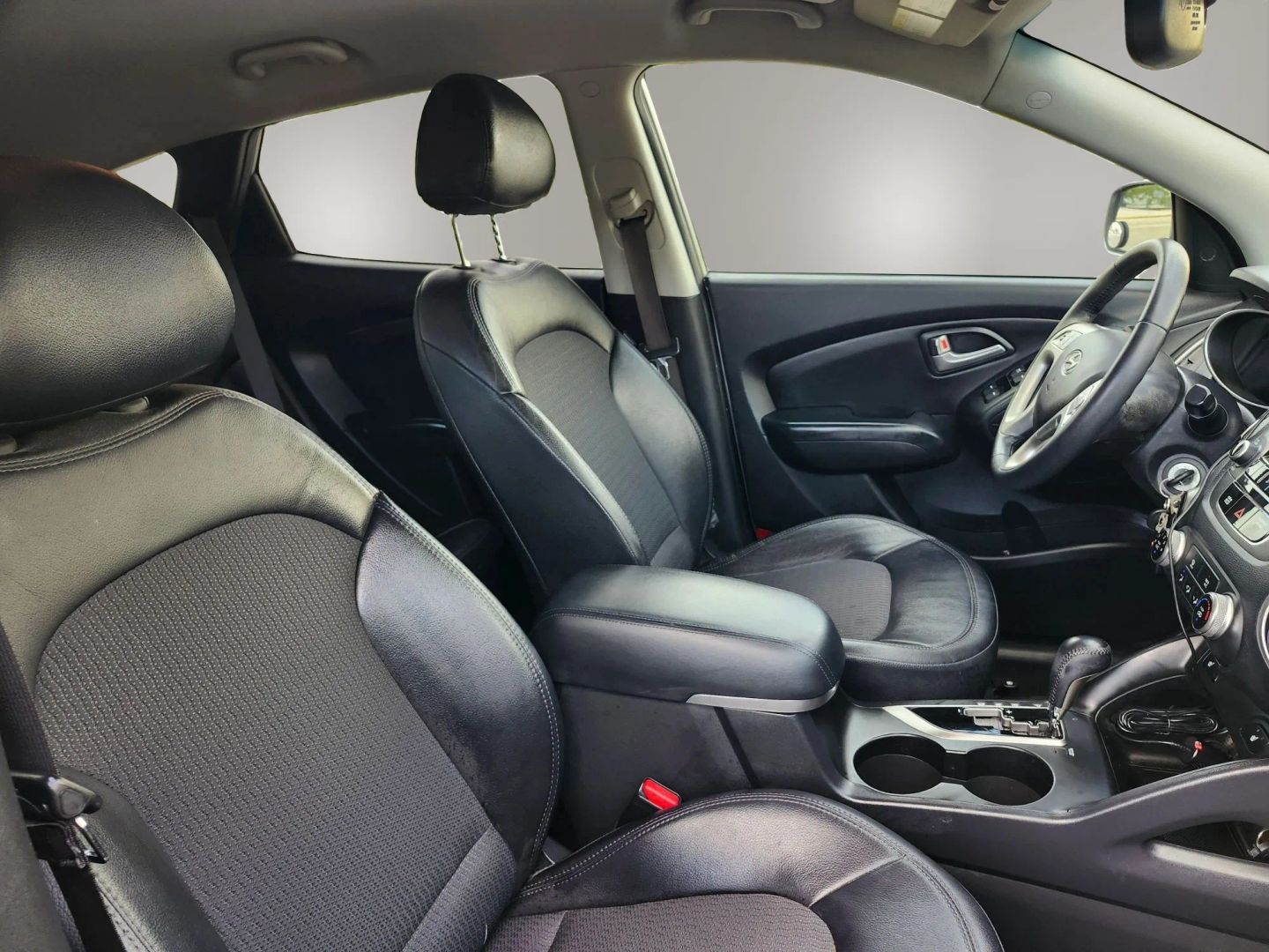 Photo 14 of this Hyundai Tucson