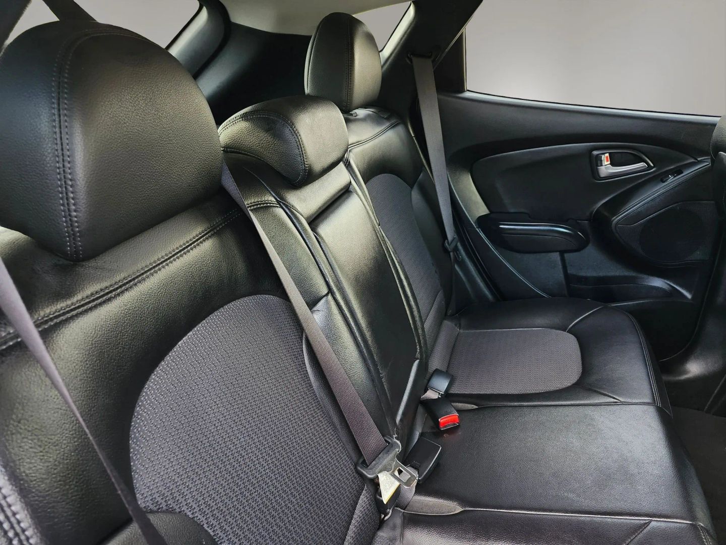 Photo 17 of this Hyundai Tucson