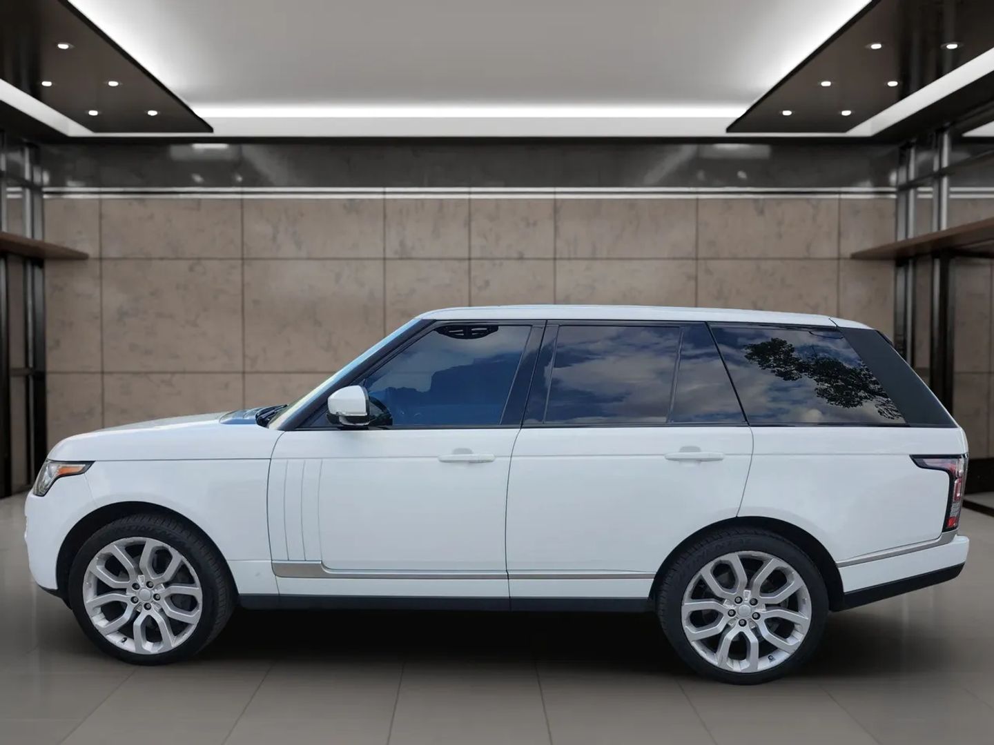 Photo 4 of this Land Rover Range Rover