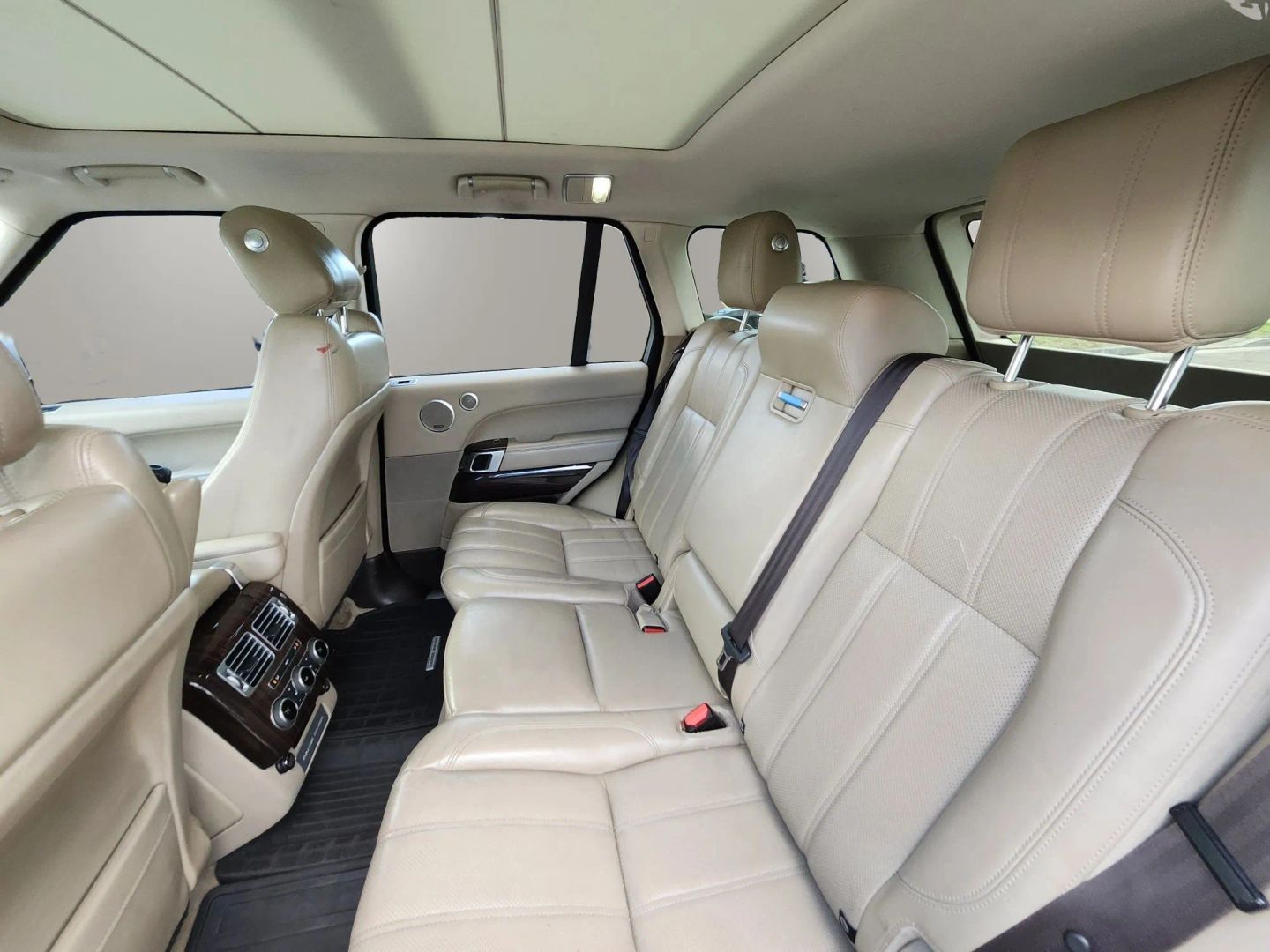 Photo 10 of this Land Rover Range Rover