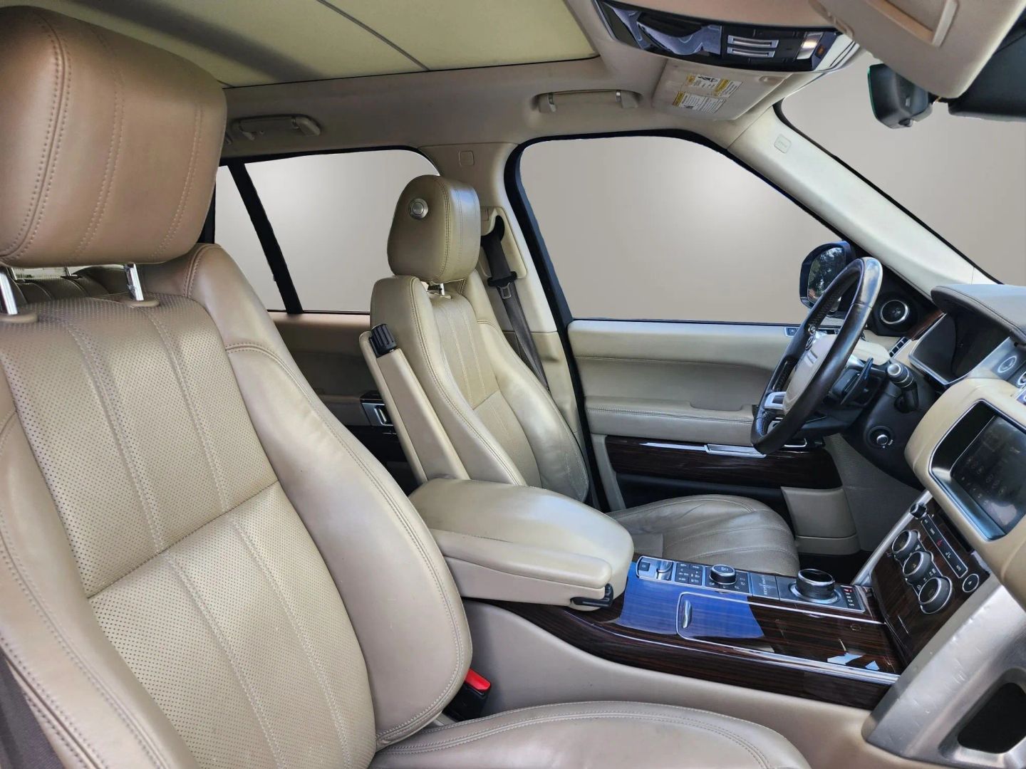 Photo 11 of this Land Rover Range Rover