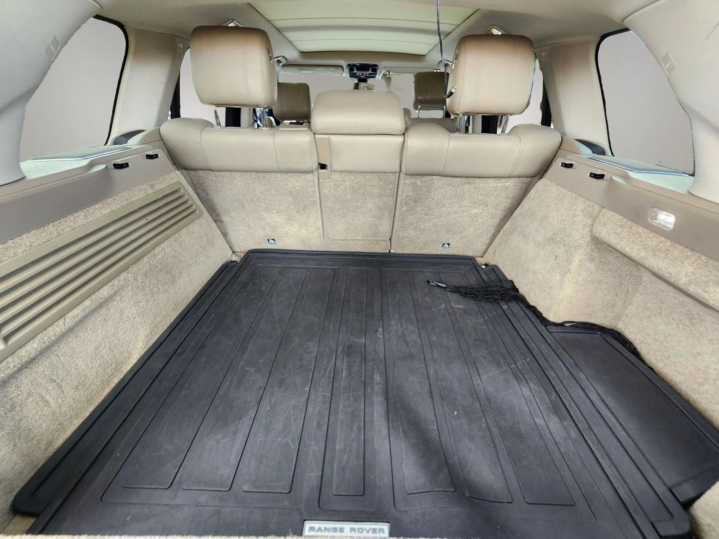 Photo 16 of this Land Rover Range Rover