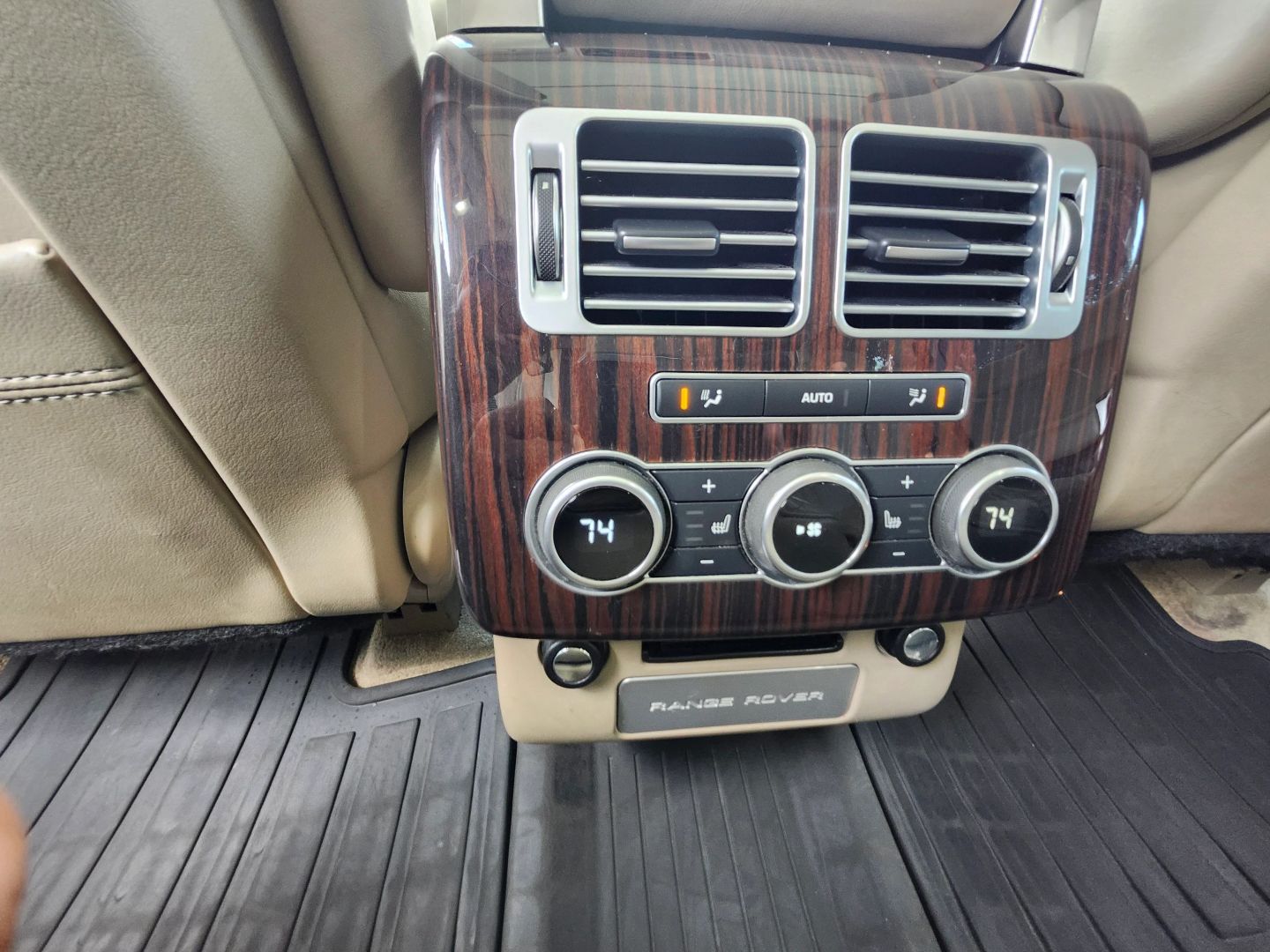 Photo 17 of this Land Rover Range Rover