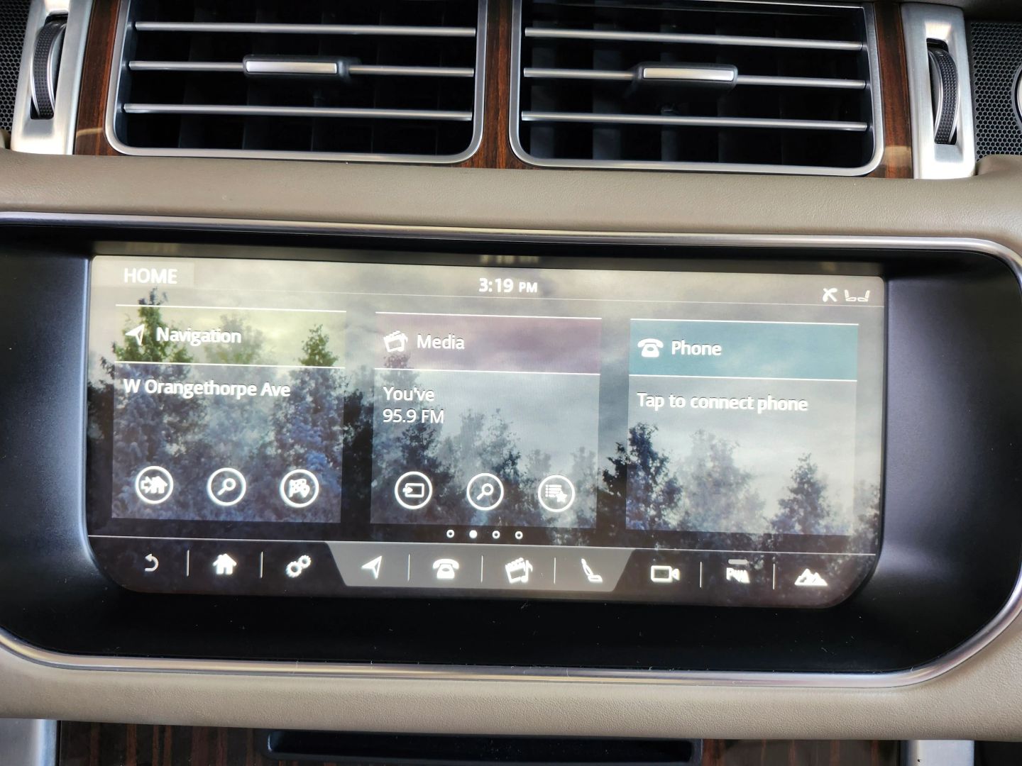 Photo 21 of this Land Rover Range Rover