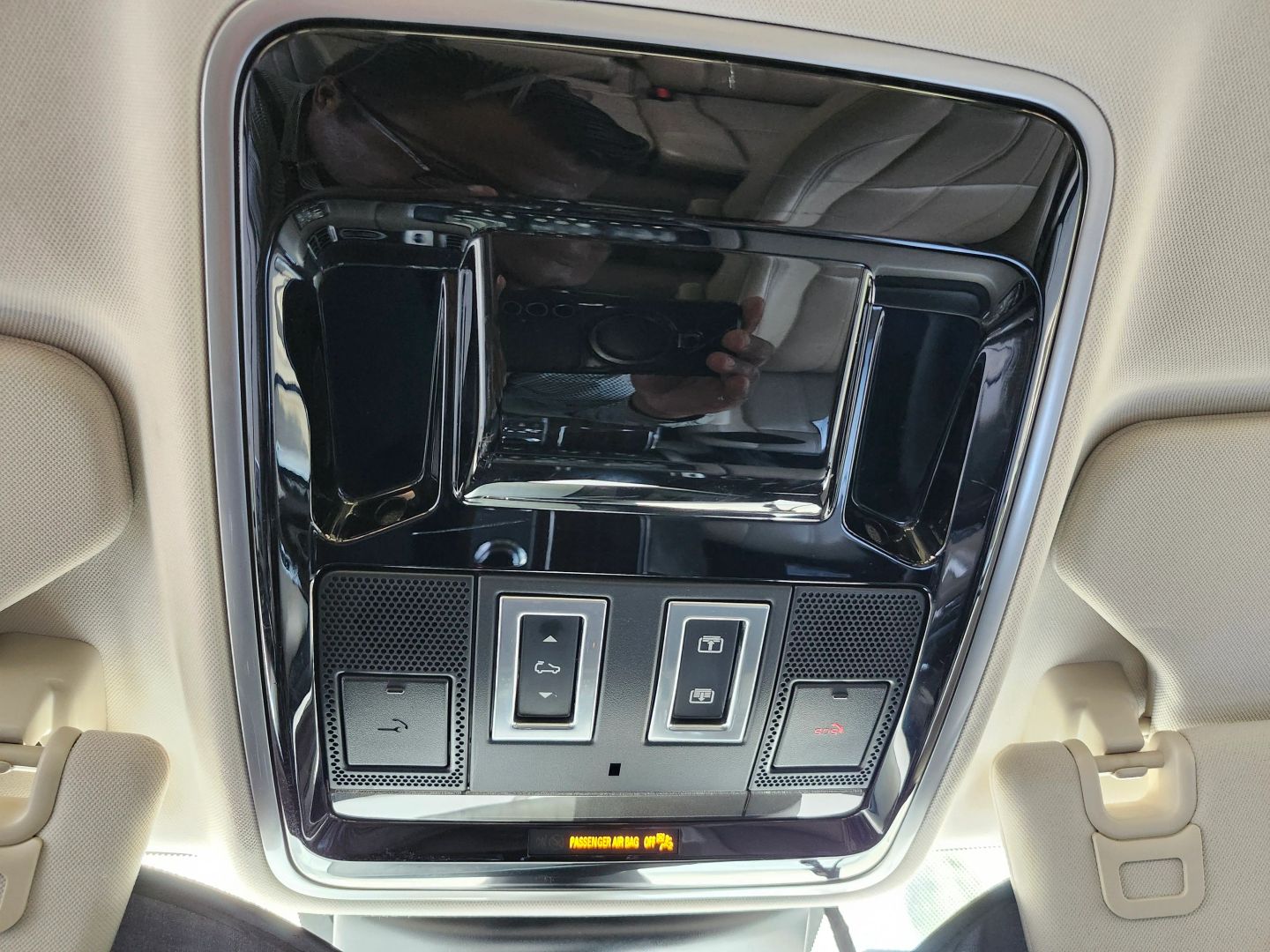 Photo 25 of this Land Rover Range Rover