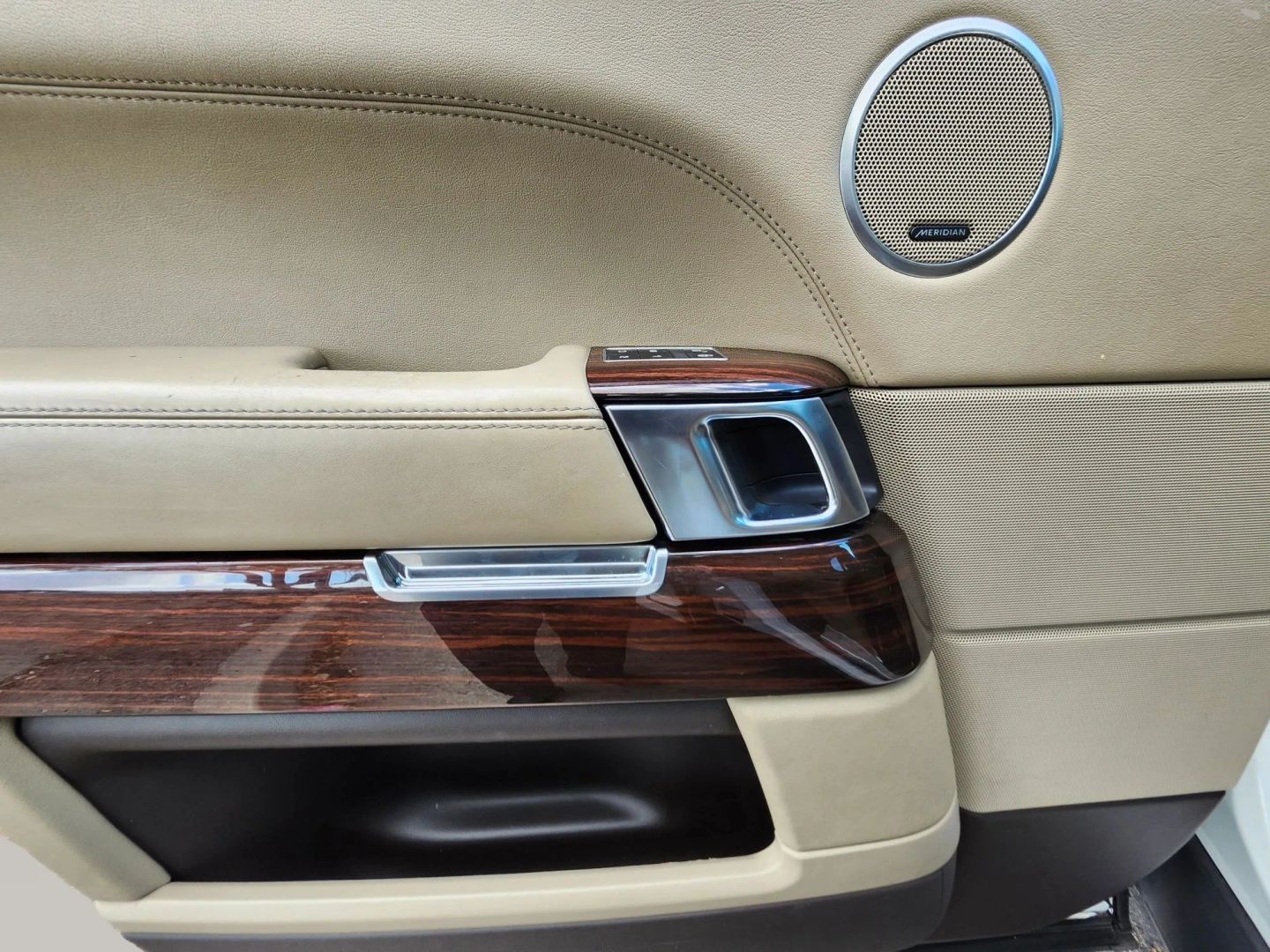 Photo 31 of this Land Rover Range Rover