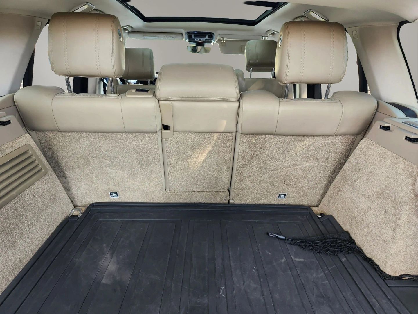 Photo 33 of this Land Rover Range Rover