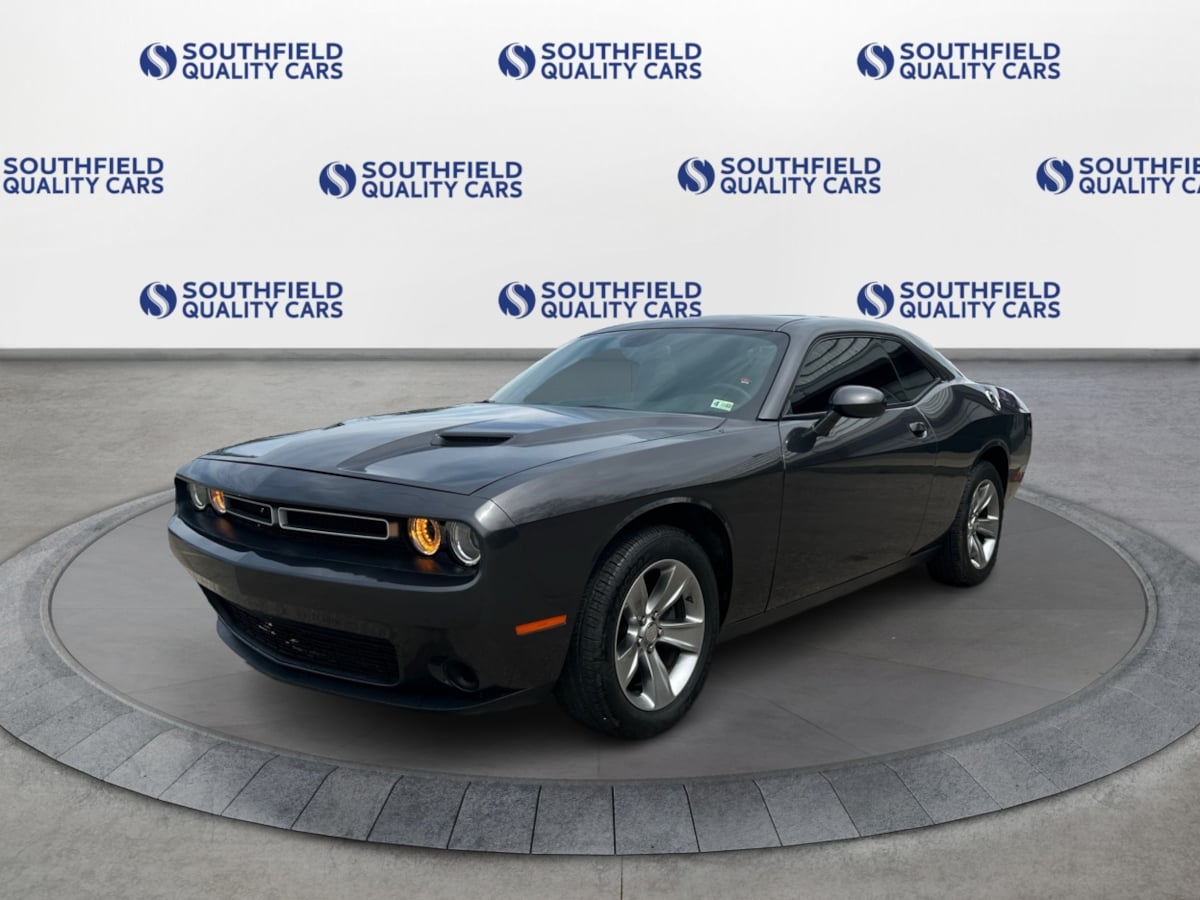 2019 Dodge Challenger SXT photo 2