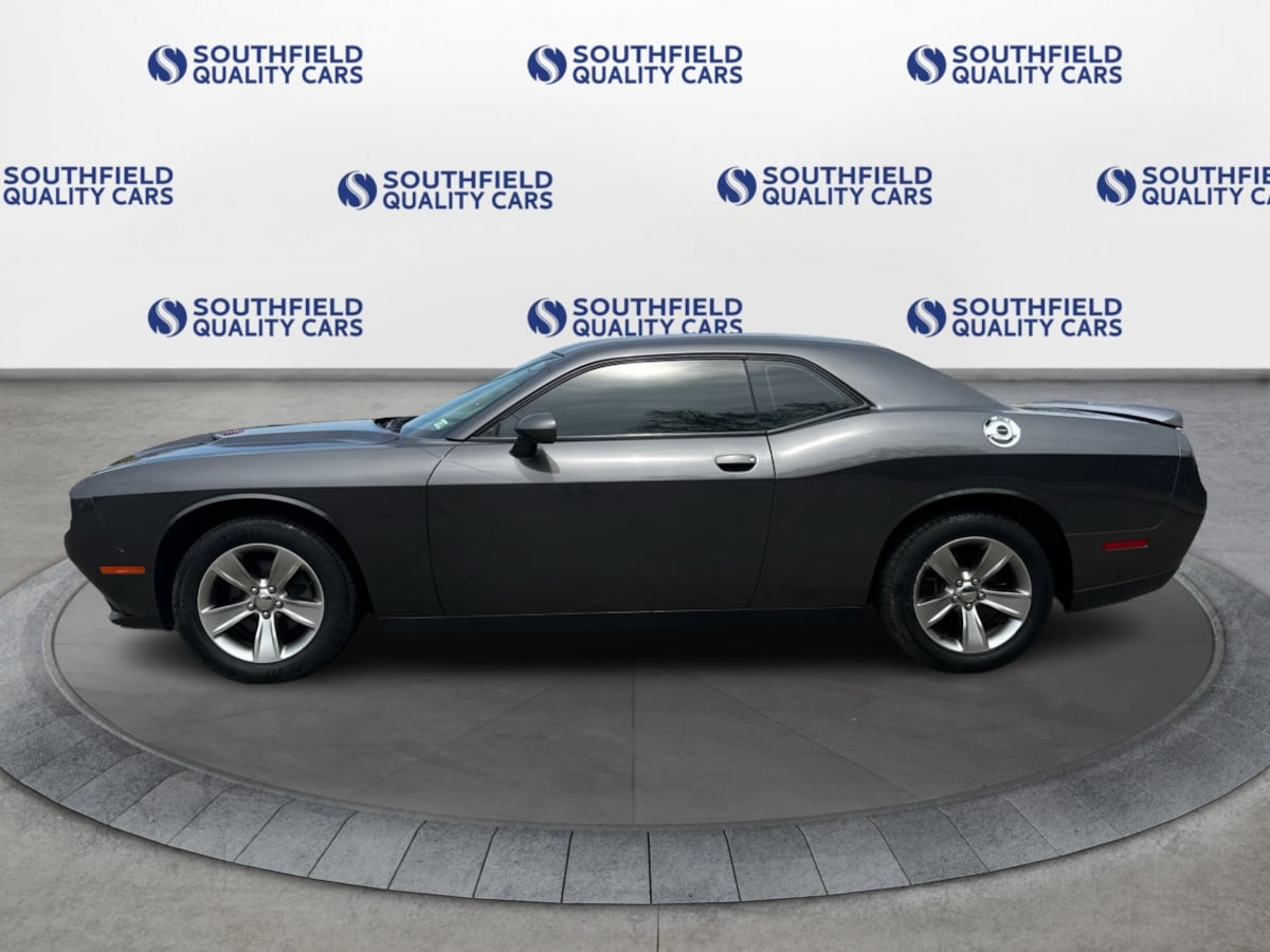 2019 Dodge Challenger SXT photo 3