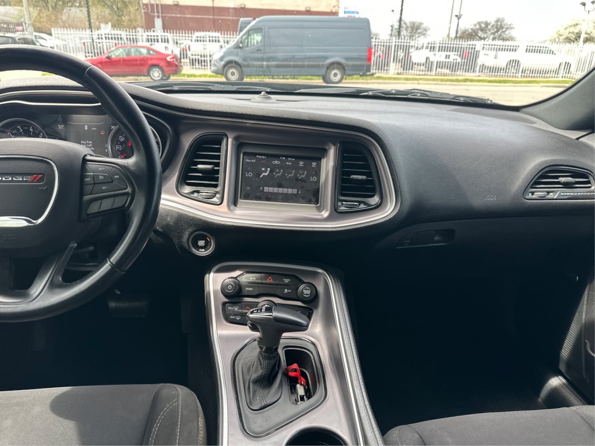 2019 Dodge Challenger SXT photo 17