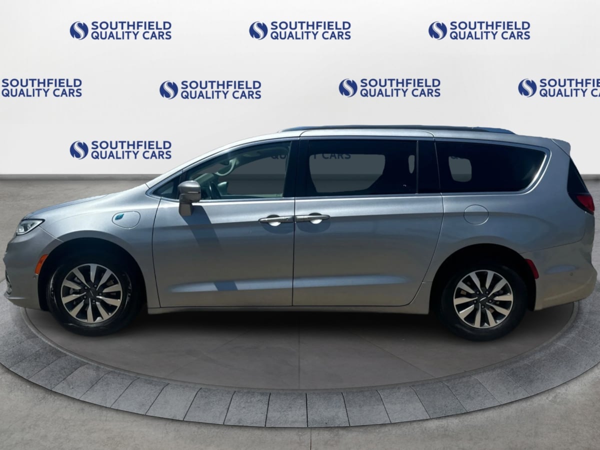 2021 Chrysler Pacifica Touring L photo 3
