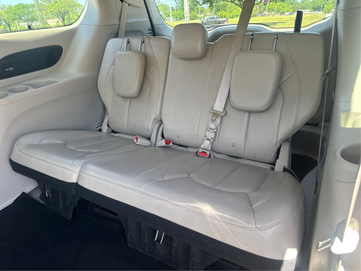 2021 Chrysler Pacifica Touring L photo 11