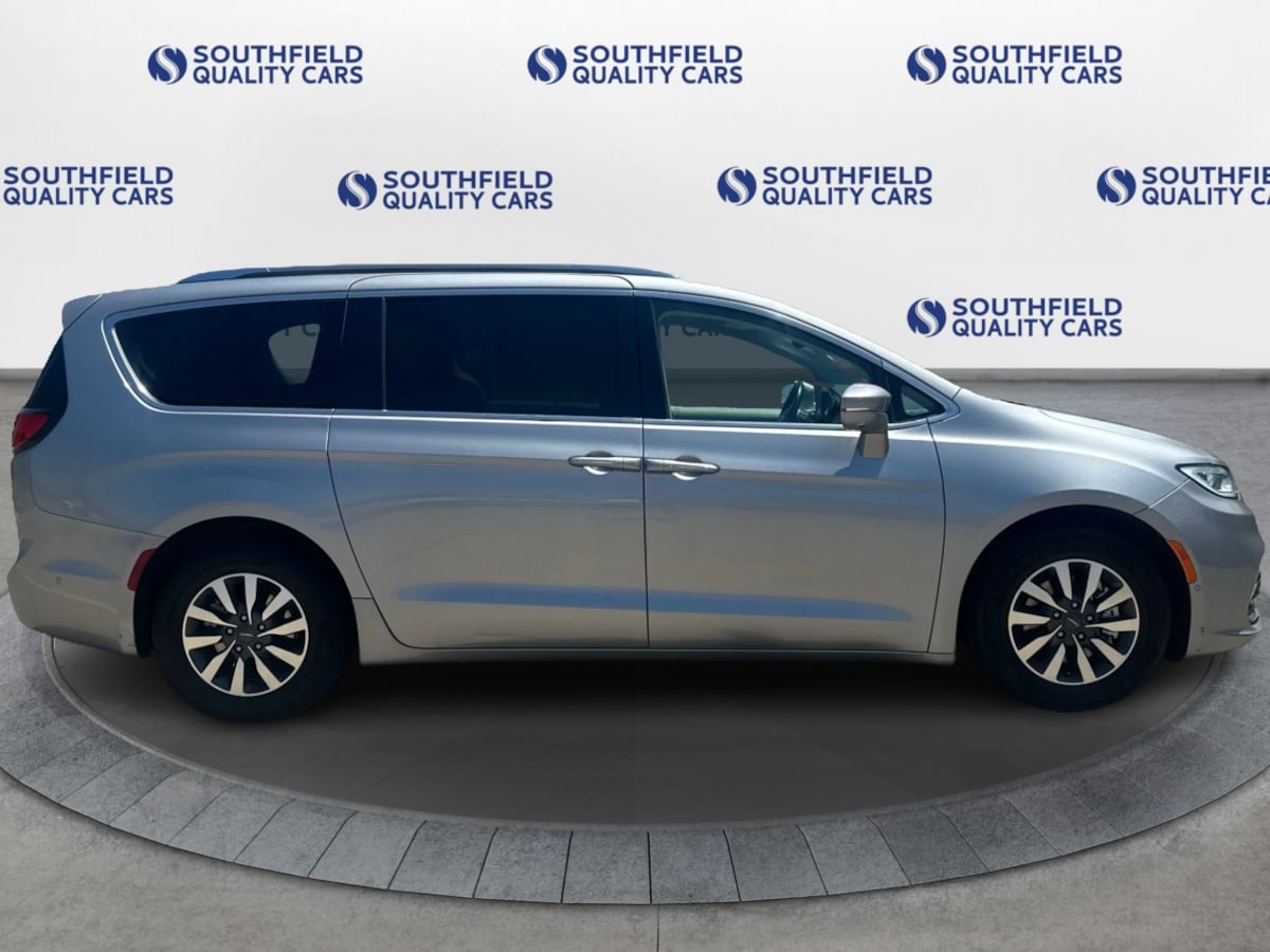 2021 Chrysler Pacifica Touring L photo 8