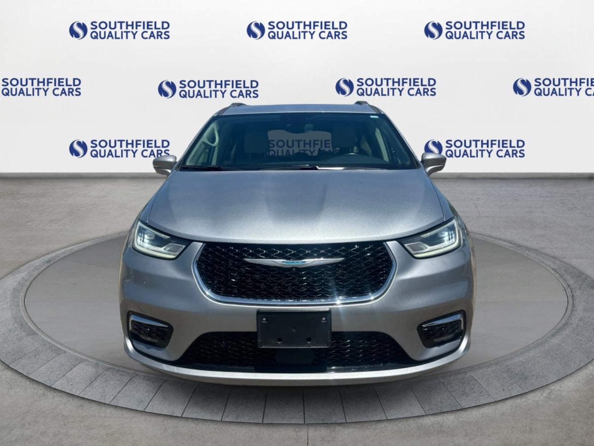2021 Chrysler Pacifica Touring L photo 9