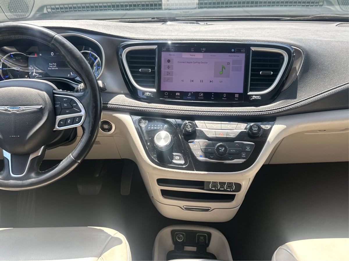 2021 Chrysler Pacifica Touring L photo 16