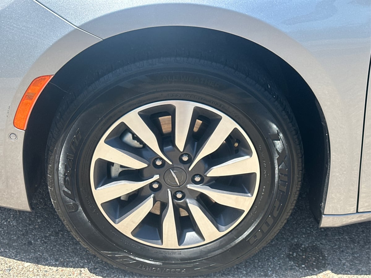 2021 Chrysler Pacifica Touring L photo 19
