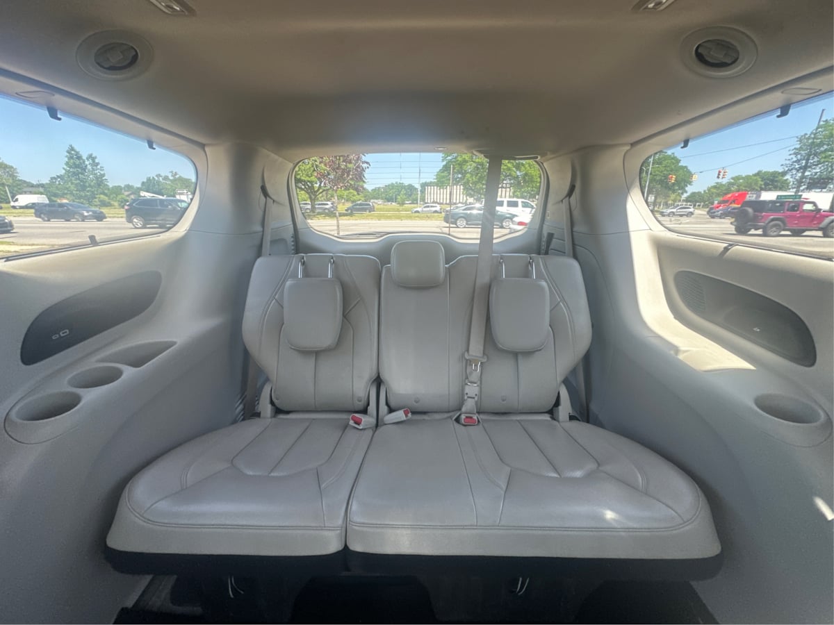 2021 Chrysler Pacifica Touring L photo 35