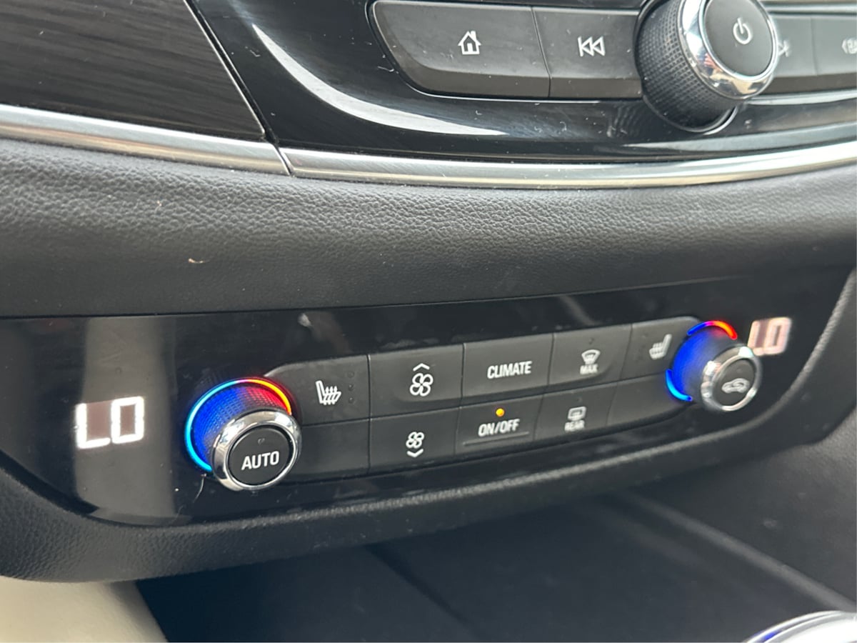 2020 Buick Enclave Essence photo 38