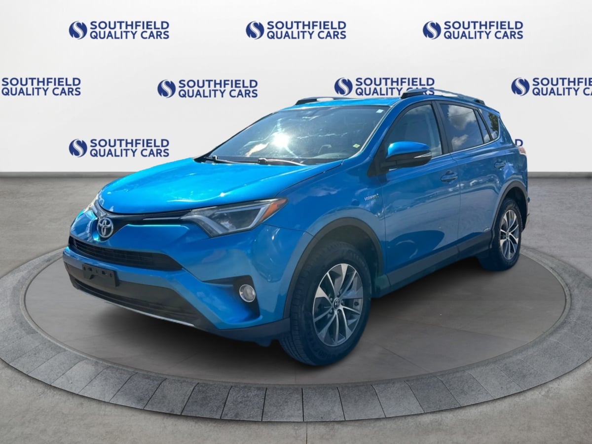 2016 Toyota RAV4 Hybrid XLE photo 2