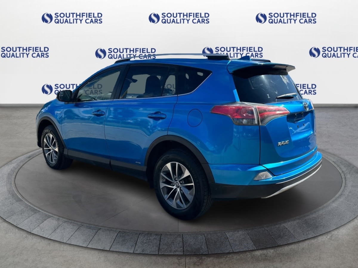 2016 Toyota RAV4 Hybrid XLE photo 4
