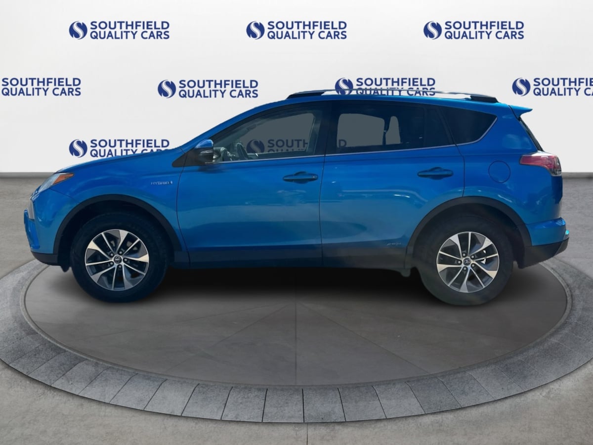 2016 Toyota RAV4 Hybrid XLE photo 3