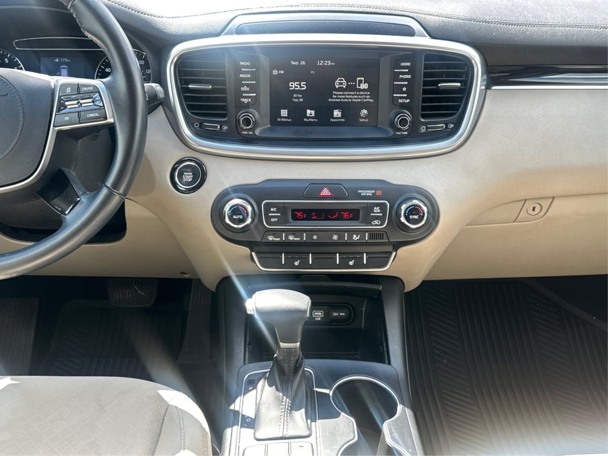 2020 Kia Sorento S V6 photo 14