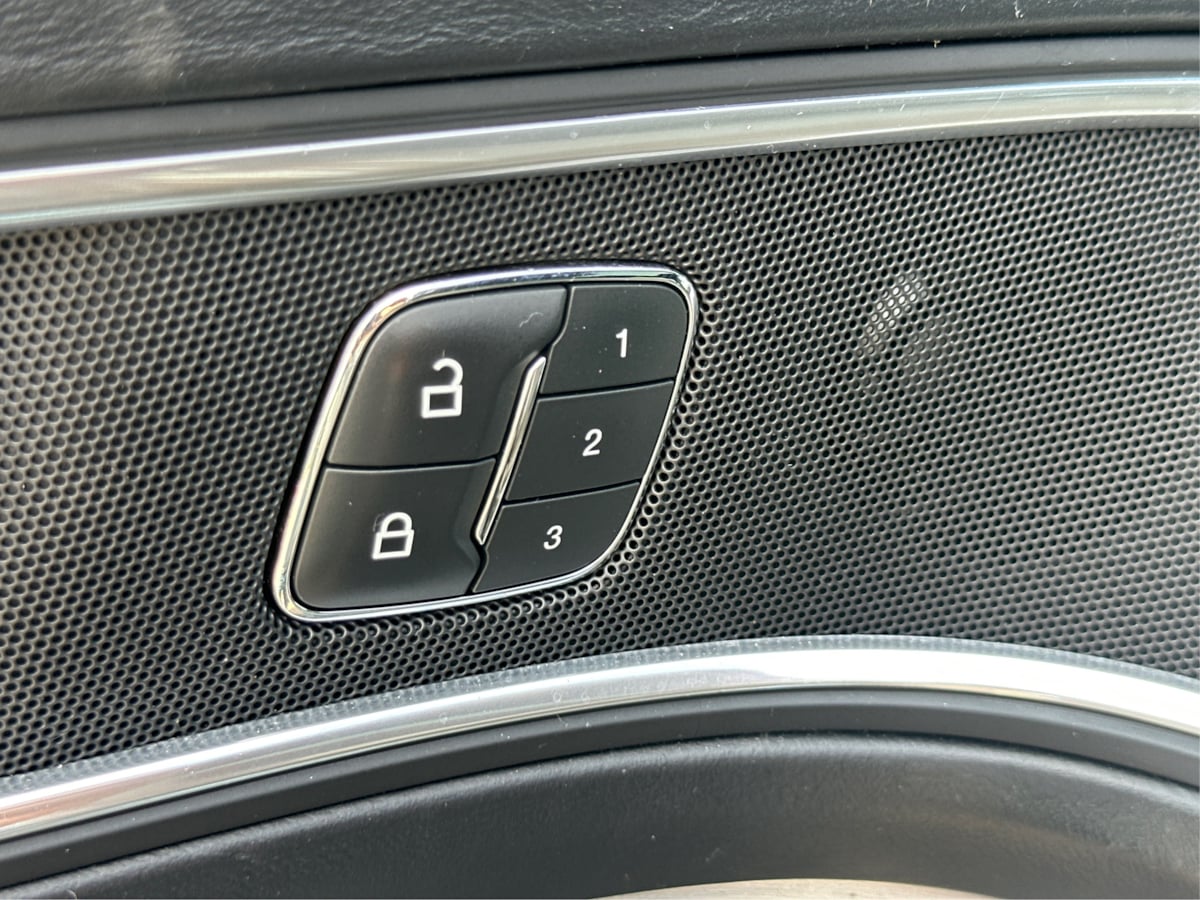 2019 Ford Explorer Platinum photo 28