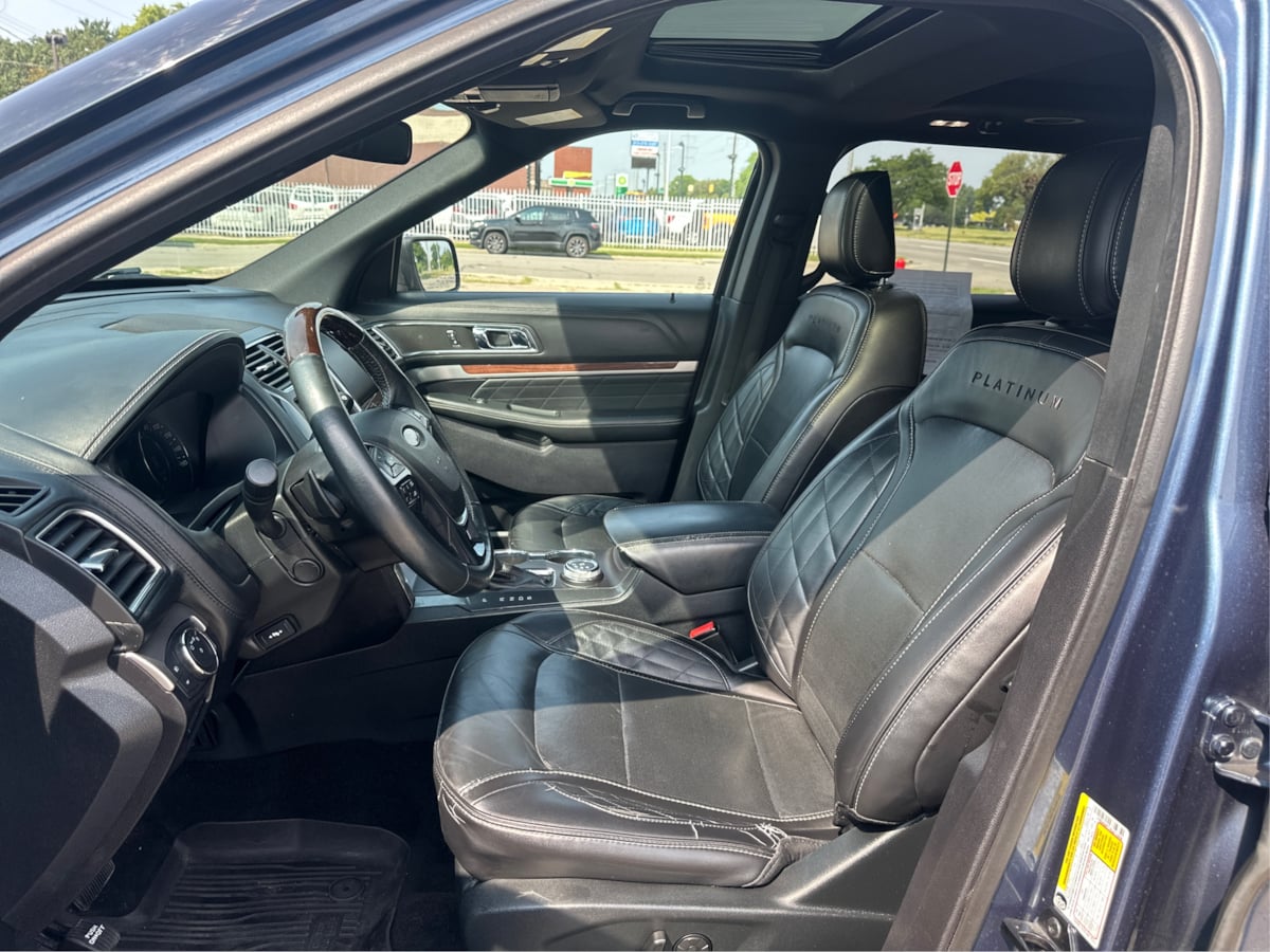 2019 Ford Explorer Platinum photo 5