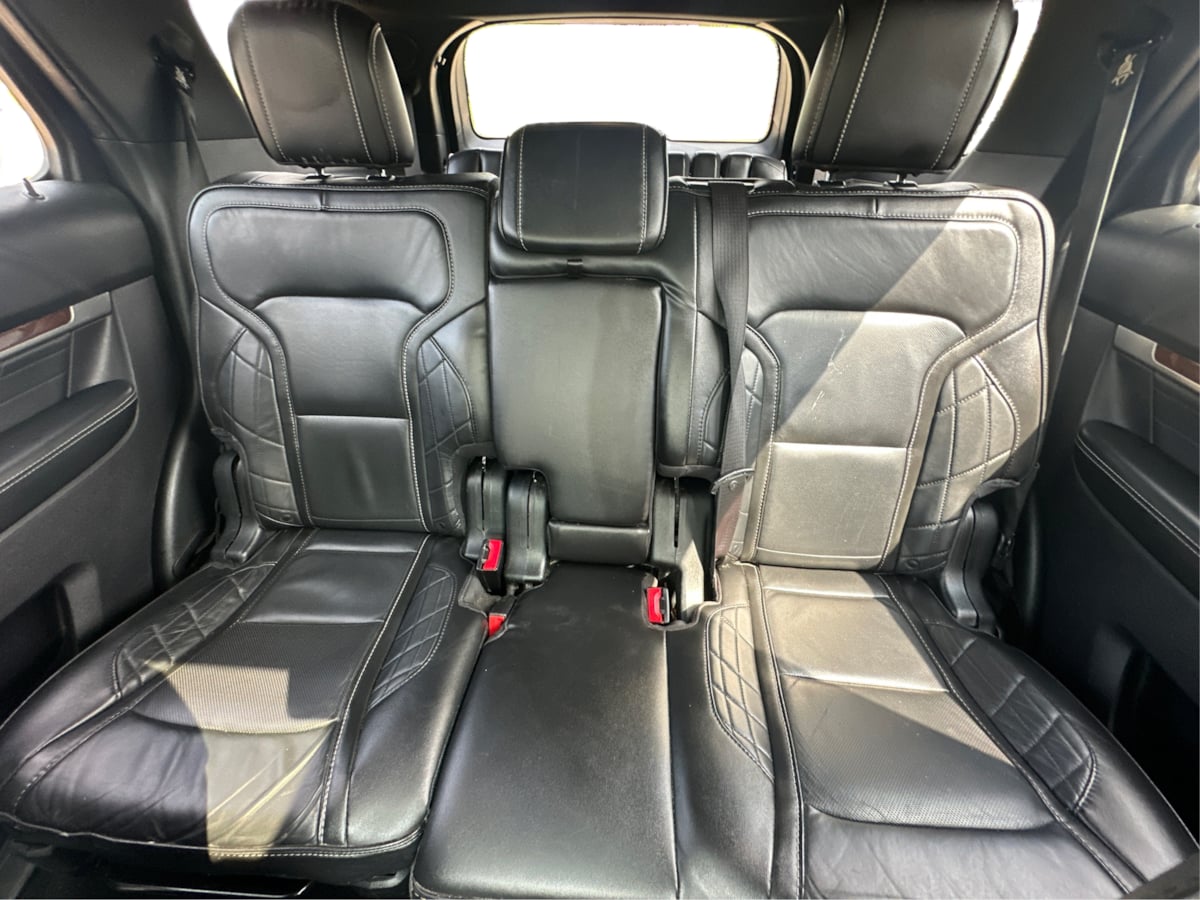 2019 Ford Explorer Platinum photo 17