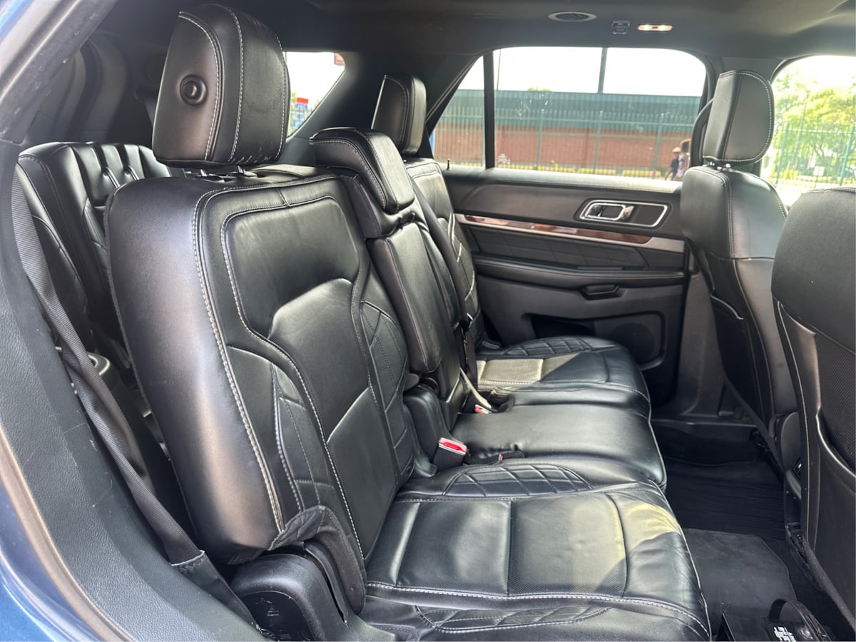2019 Ford Explorer Platinum photo 6