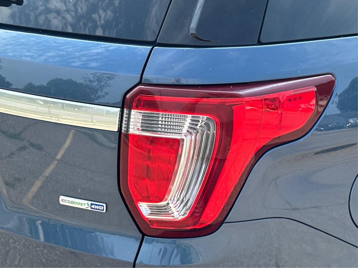 2019 Ford Explorer Platinum photo 26