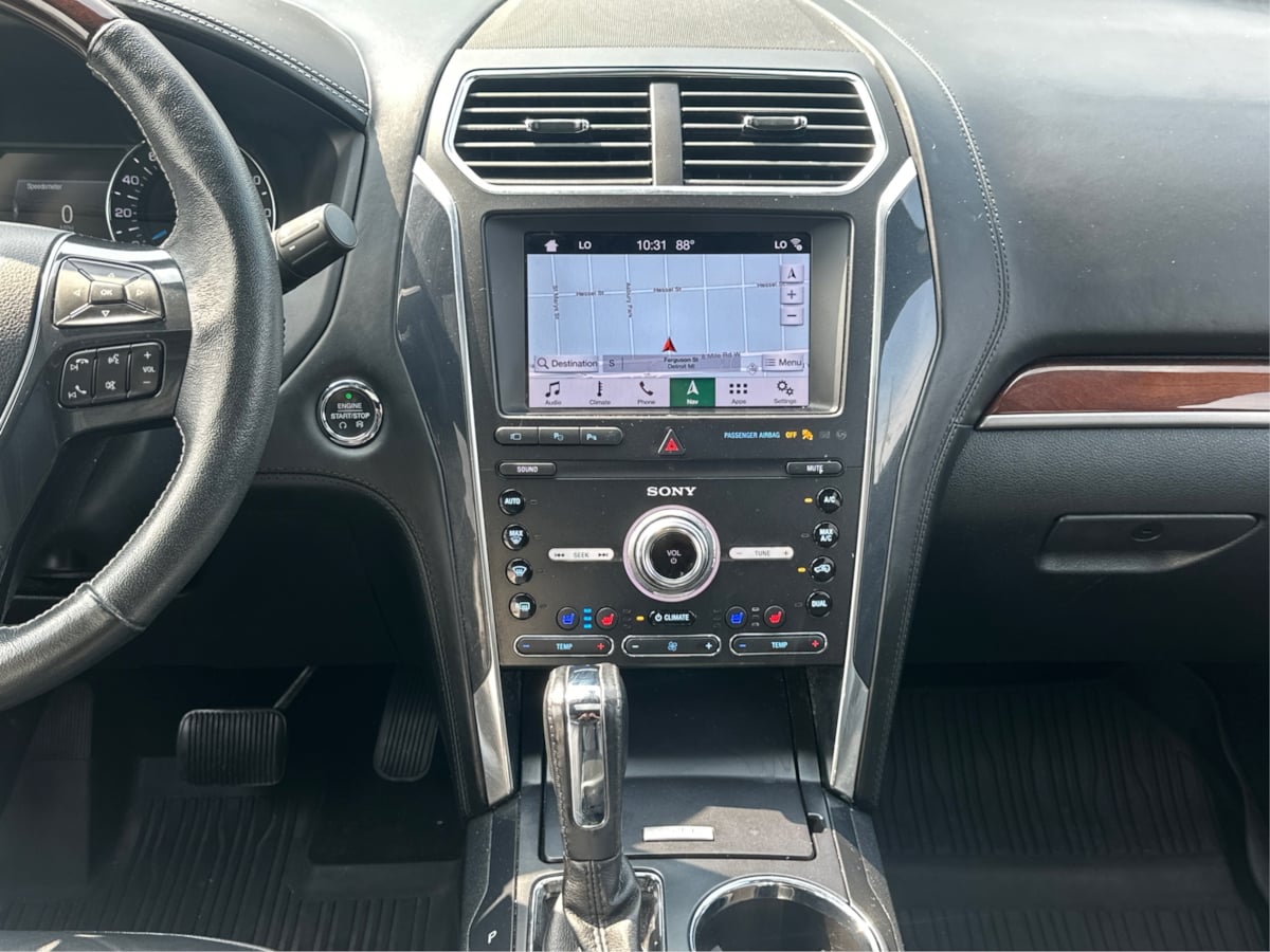2019 Ford Explorer Platinum photo 14