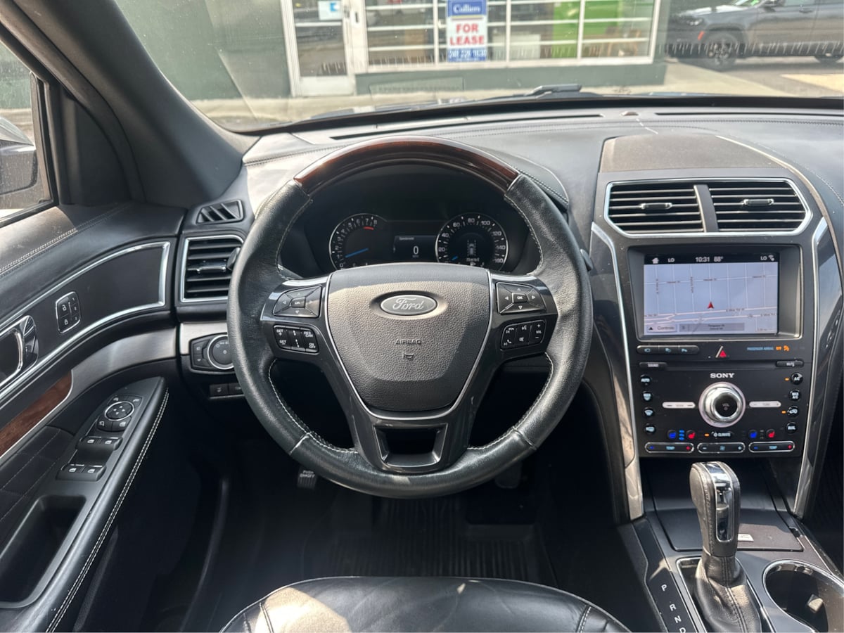 2019 Ford Explorer Platinum photo 11