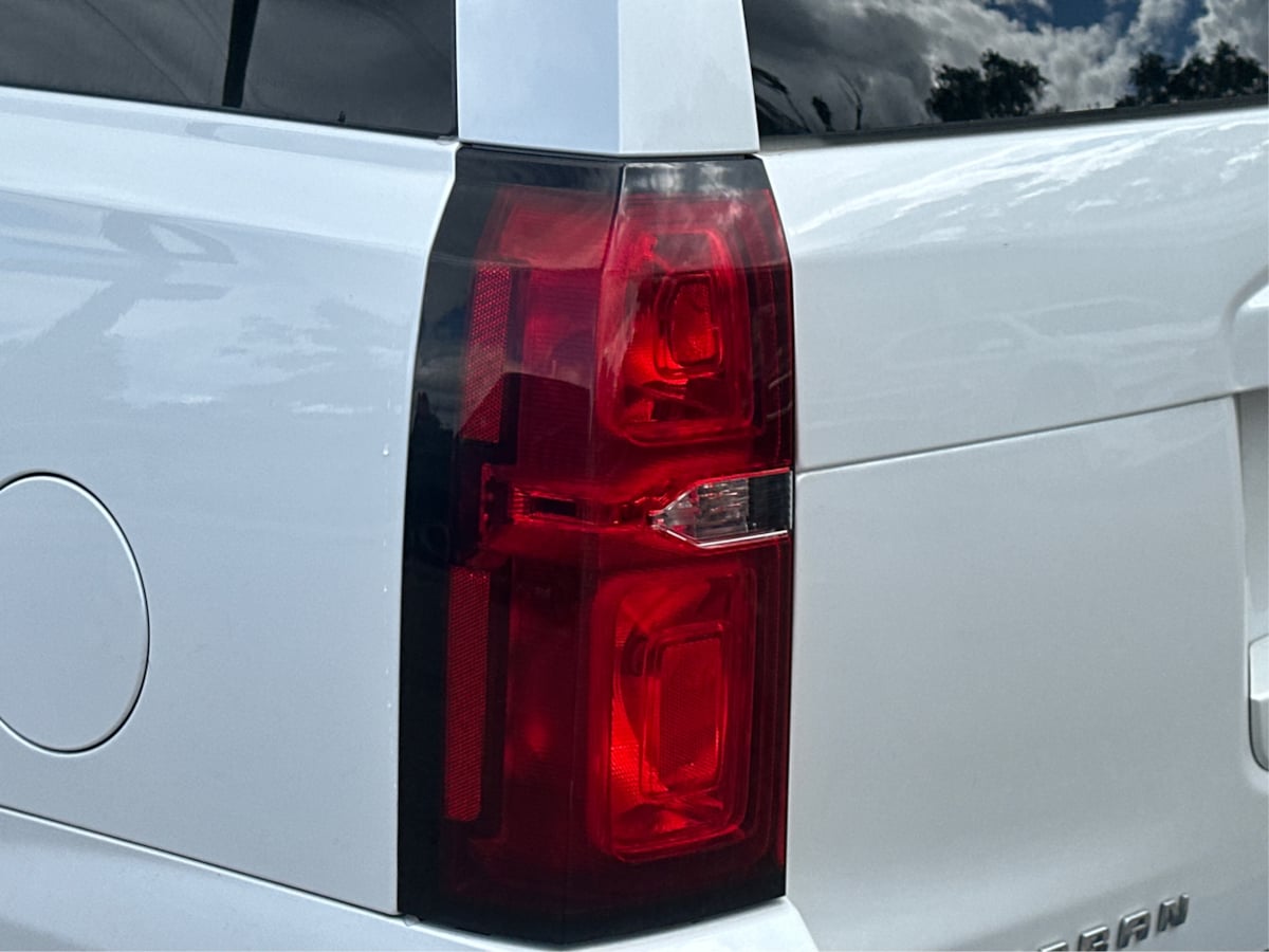 2018 Chevrolet Suburban Premier photo 27