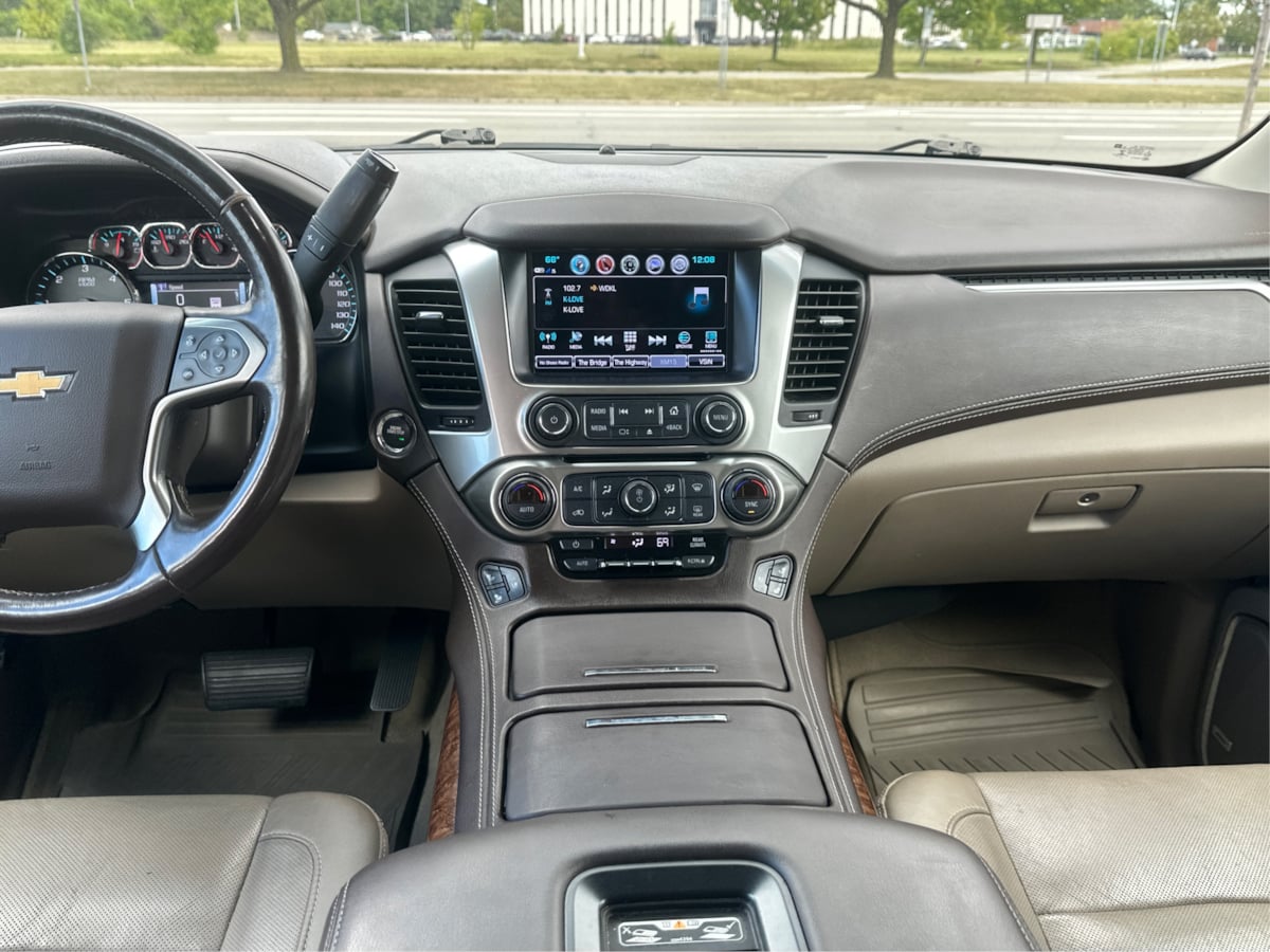 2018 Chevrolet Suburban Premier photo 19