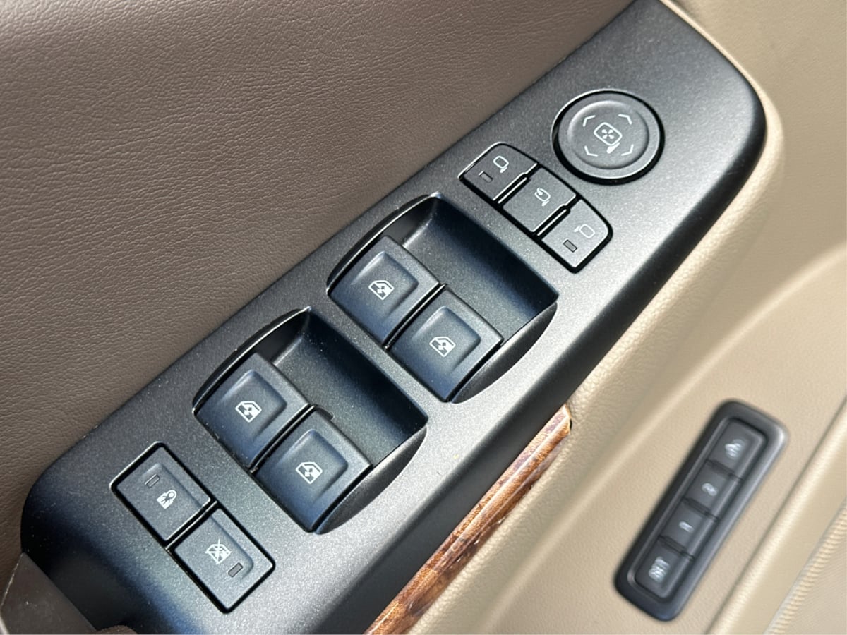 2018 Chevrolet Suburban Premier photo 29