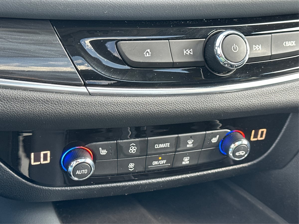 2019 Buick Enclave Essence photo 40