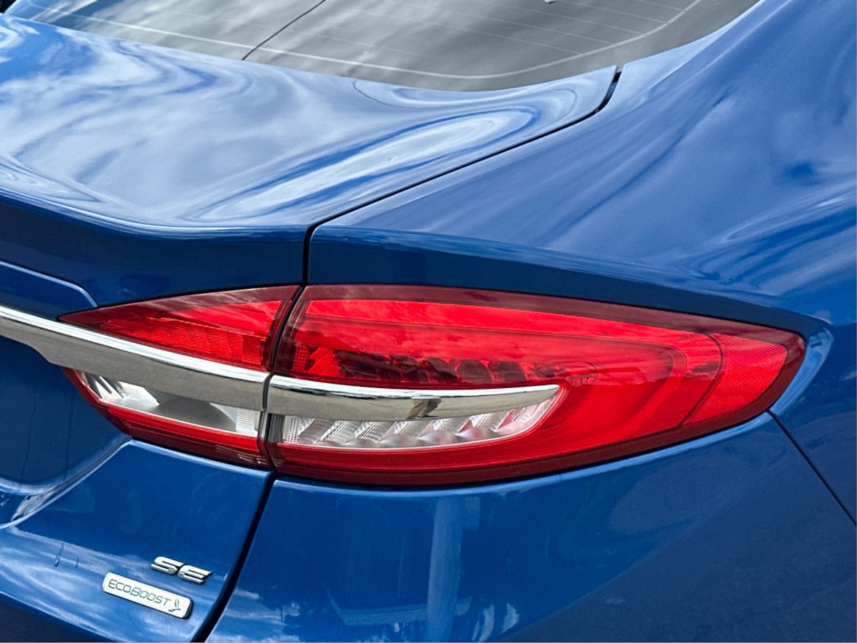 2018 Ford Fusion SE photo 24