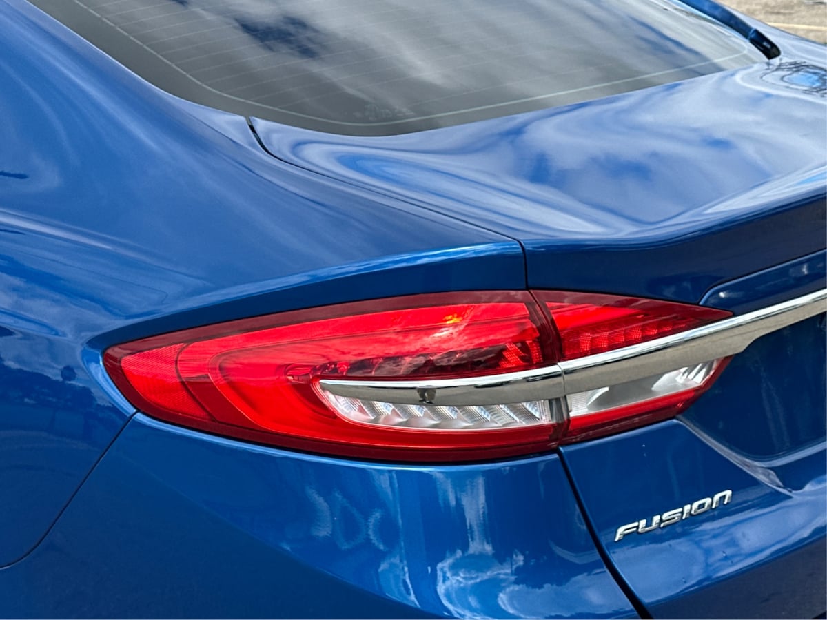 2018 Ford Fusion SE photo 23