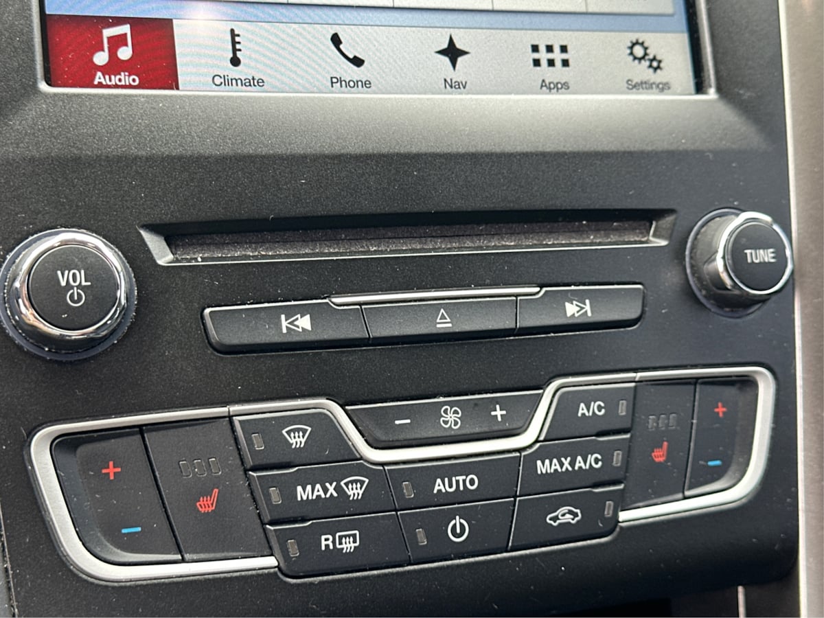 2018 Ford Fusion SE photo 34