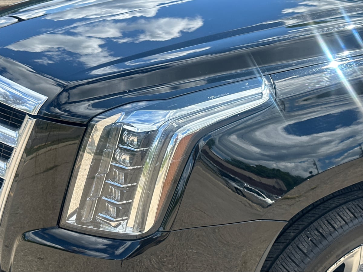 2018 Cadillac Escalade Luxury photo 25