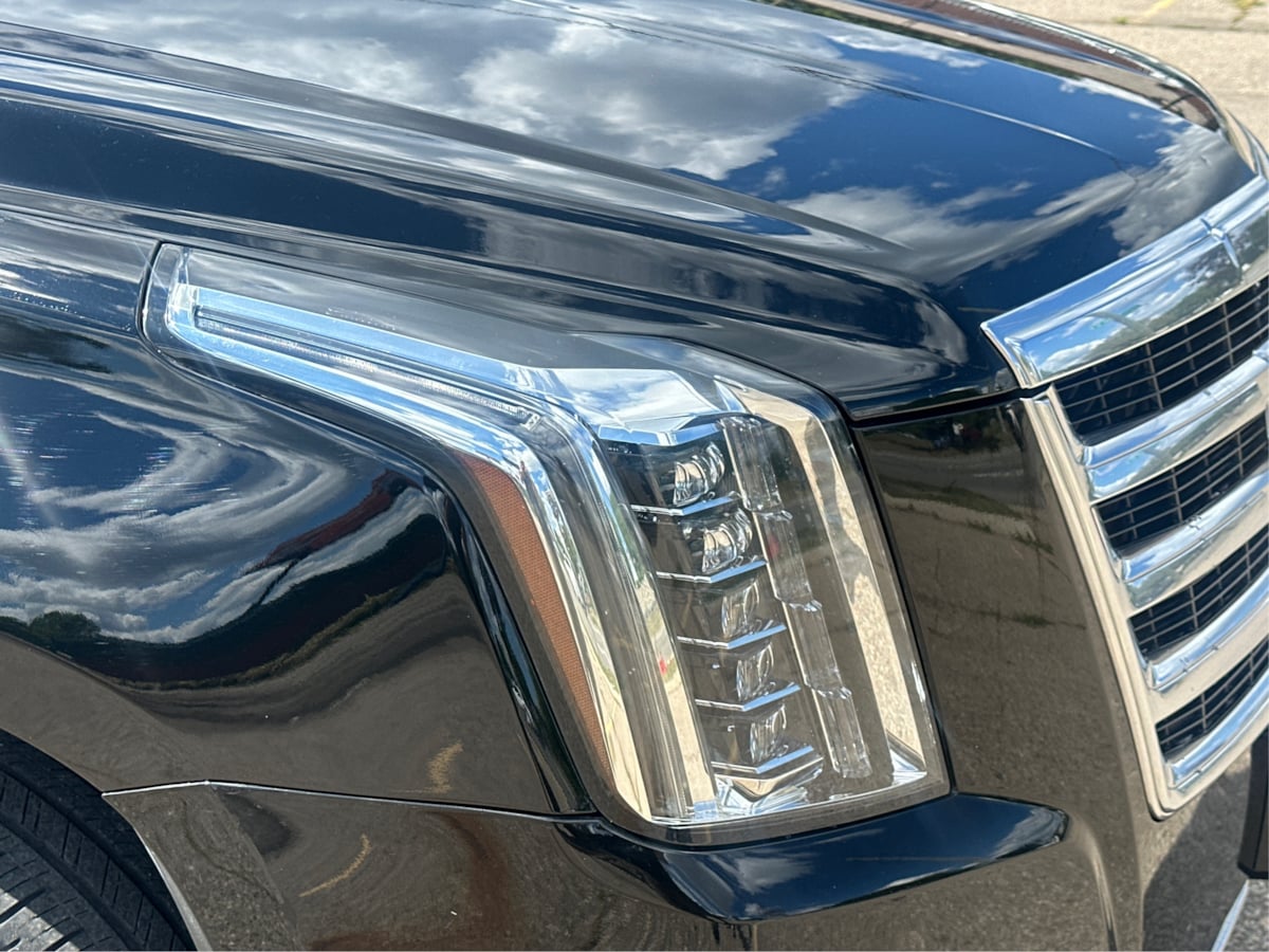 2018 Cadillac Escalade Luxury photo 26