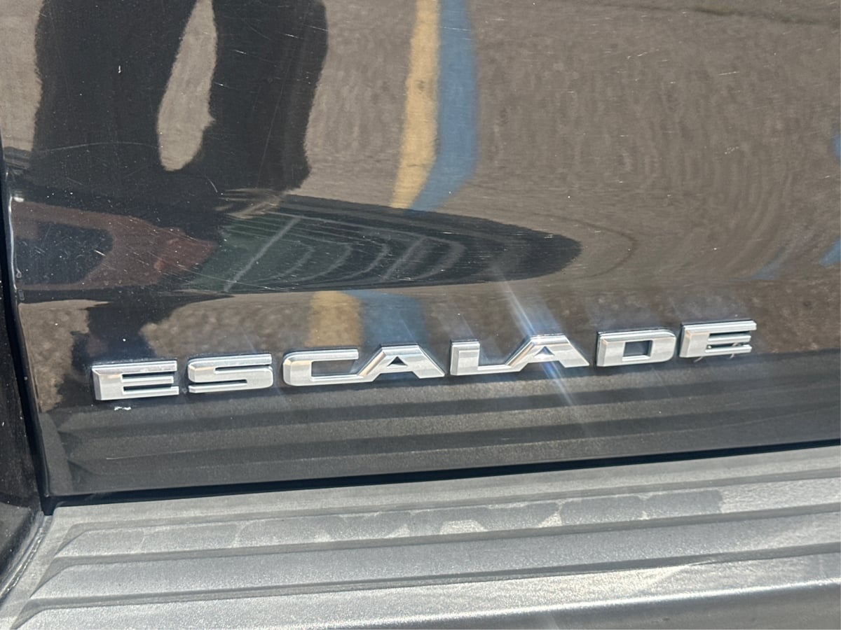 2018 Cadillac Escalade Luxury photo 23