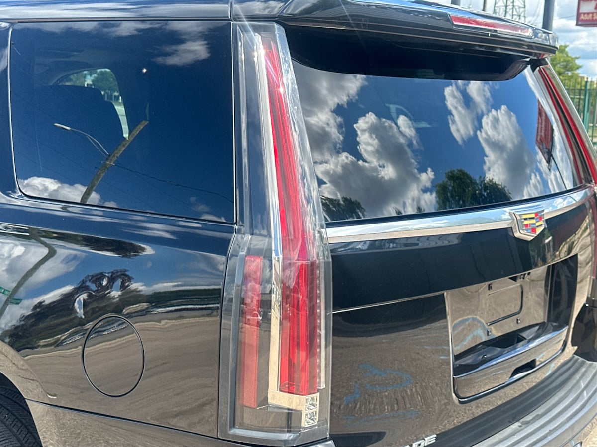 2018 Cadillac Escalade Luxury photo 27