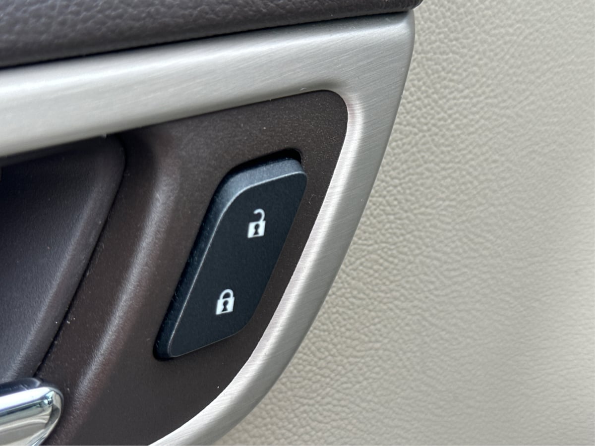 2016 Gmc Yukon Denali photo 24