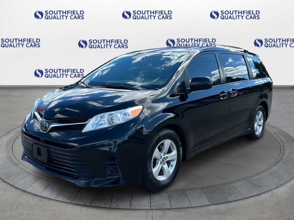 2020 Toyota Sienna LE photo 2