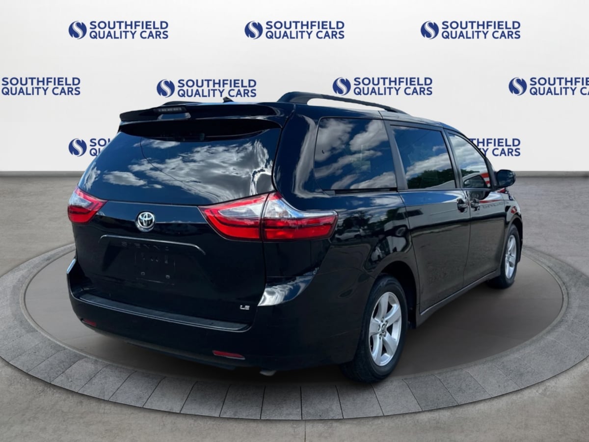 2020 Toyota Sienna LE photo 7